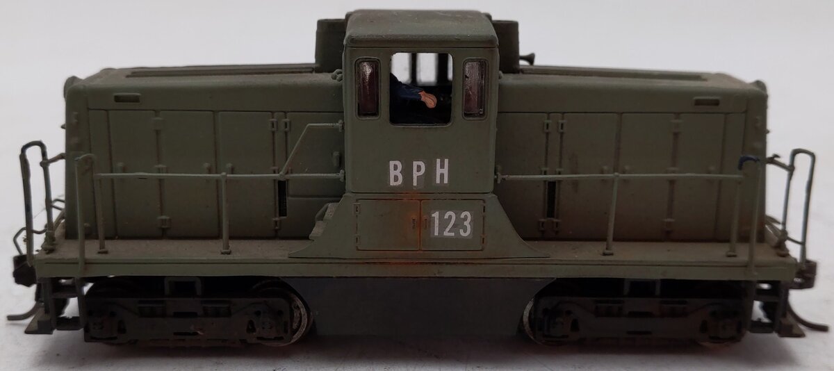 HO Scale BPH Diesel Locomotive #123 VG