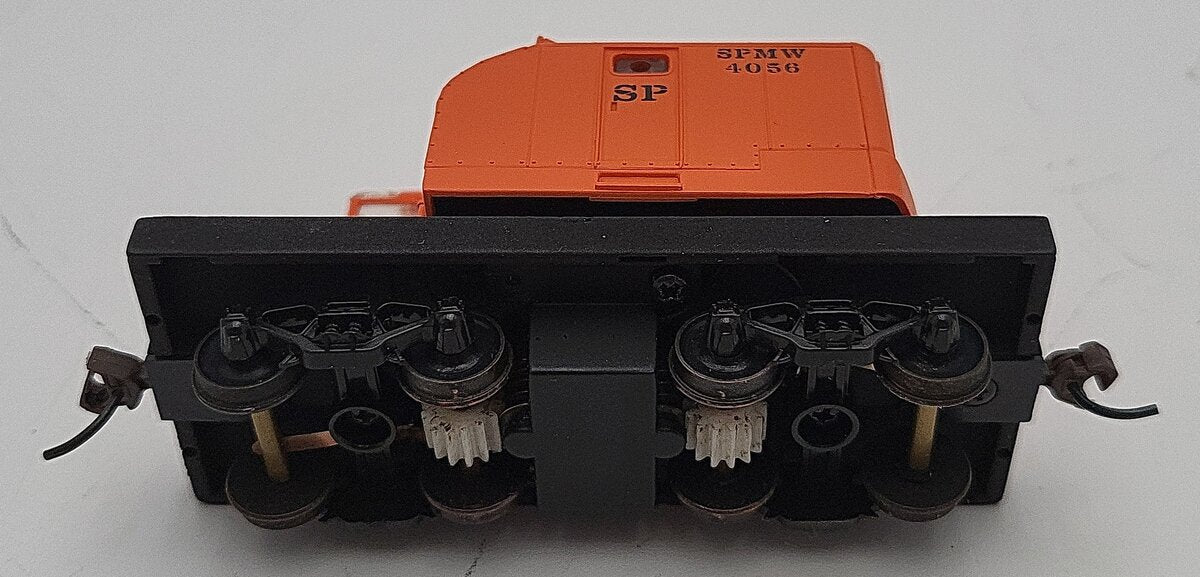 Walthers 932-5074 HO Southern Pacific American Crane (Powered) EX/Box