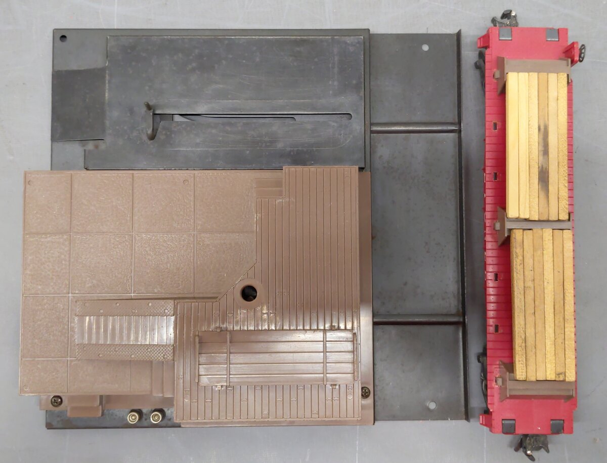 Lionel 264 Vintage O Operating Forklift Platform with 6264 Lumber Car VG/Box