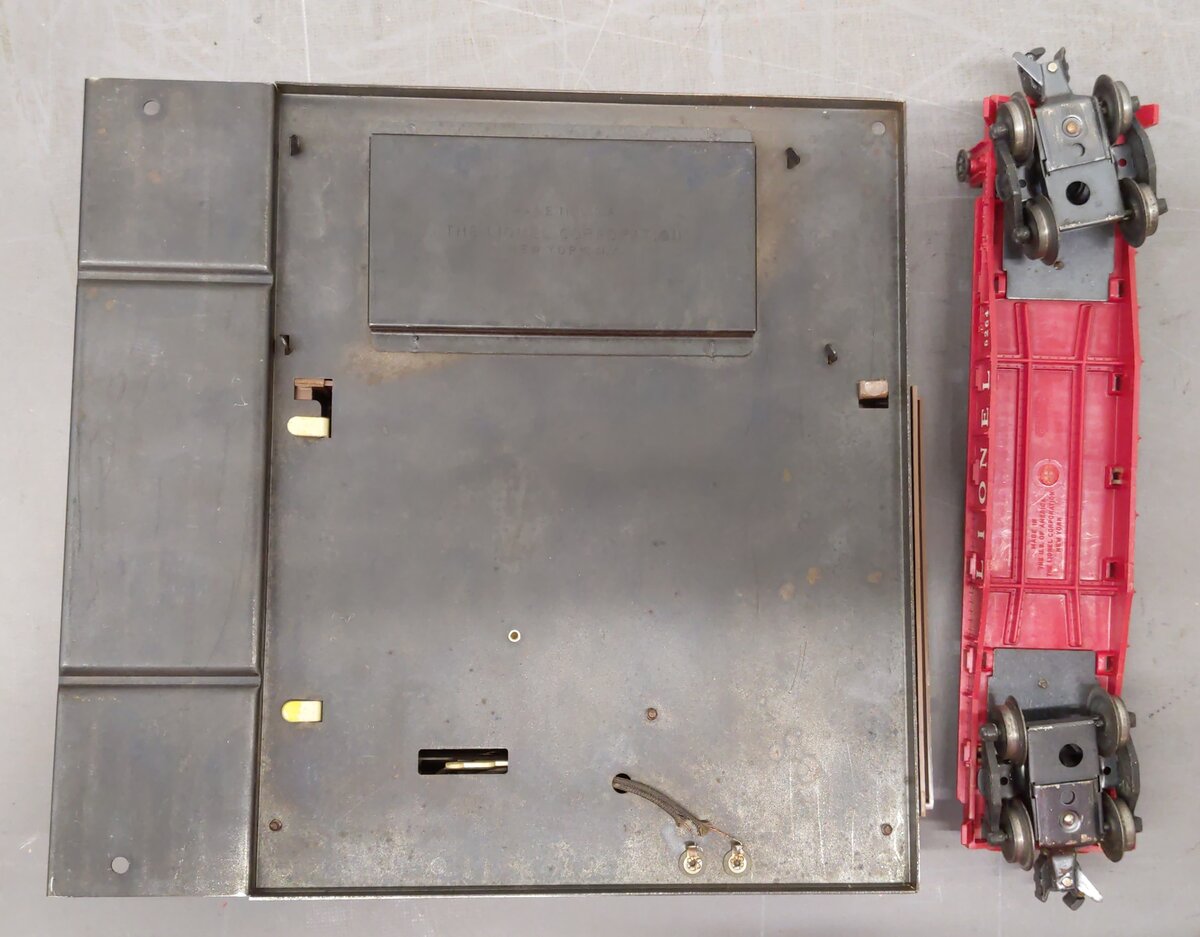 Lionel 264 Vintage O Operating Forklift Platform with 6264 Lumber Car VG/Box