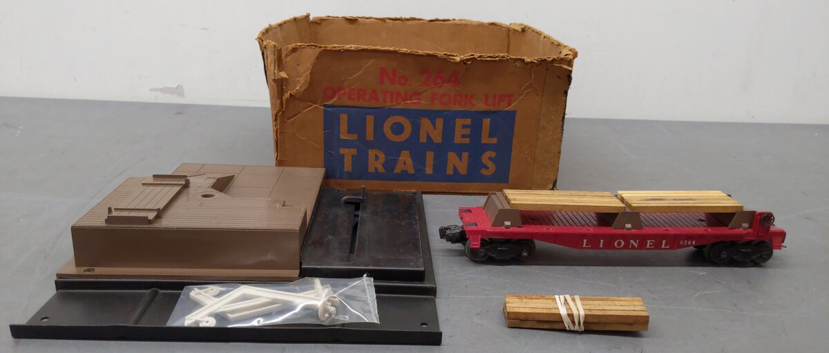 Lionel 264 Vintage O Operating Forklift Platform with 6264 Lumber Car VG/Box