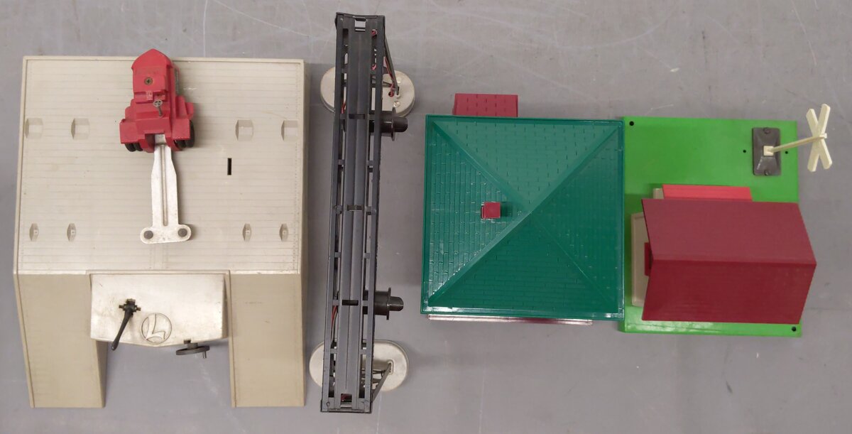 Lionel Vintage O Gauge Gateman, Tower, Bridge, & Piggy Back Transportation [4] VG/Box