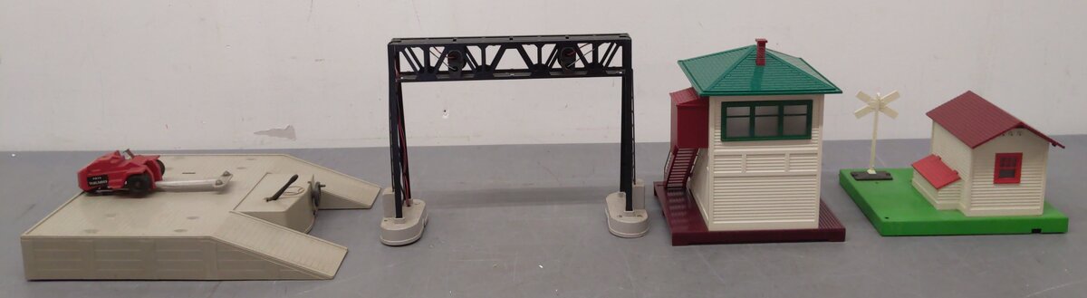 Lionel Vintage O Gauge Gateman, Tower, Bridge, & Piggy Back Transportation [4] VG/Box