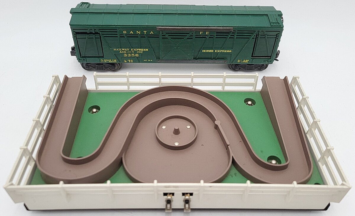 Lionel 6-19895 O Gauge PWC 3356 Santa Fe Operating Horse Car & Corral EX
