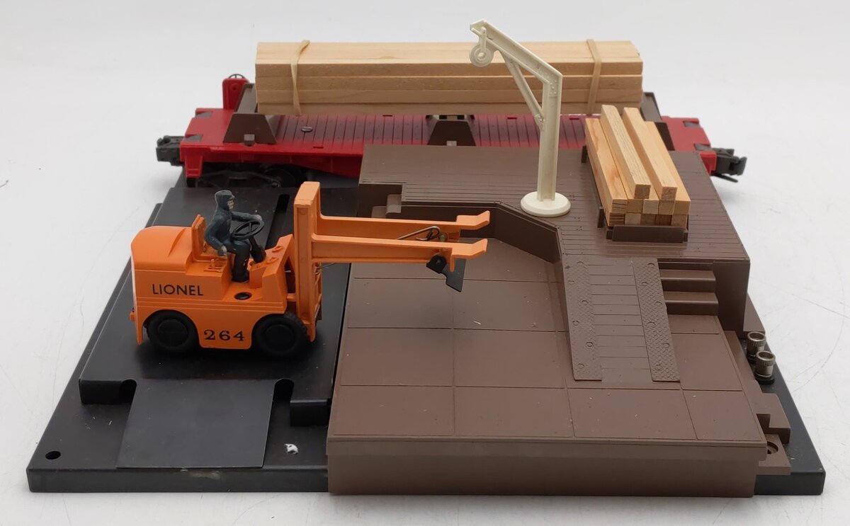 Lionel 264 Vintage O Operating Forklift Platform with 6264 Lumber Car VG