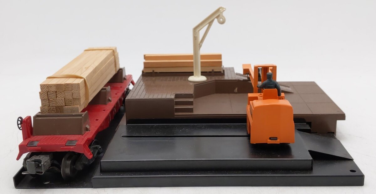 Lionel 264 Vintage O Operating Forklift Platform with 6264 Lumber Car VG