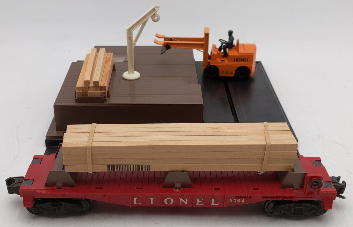 Lionel 264 Vintage O Operating Forklift Platform with 6264 Lumber Car VG