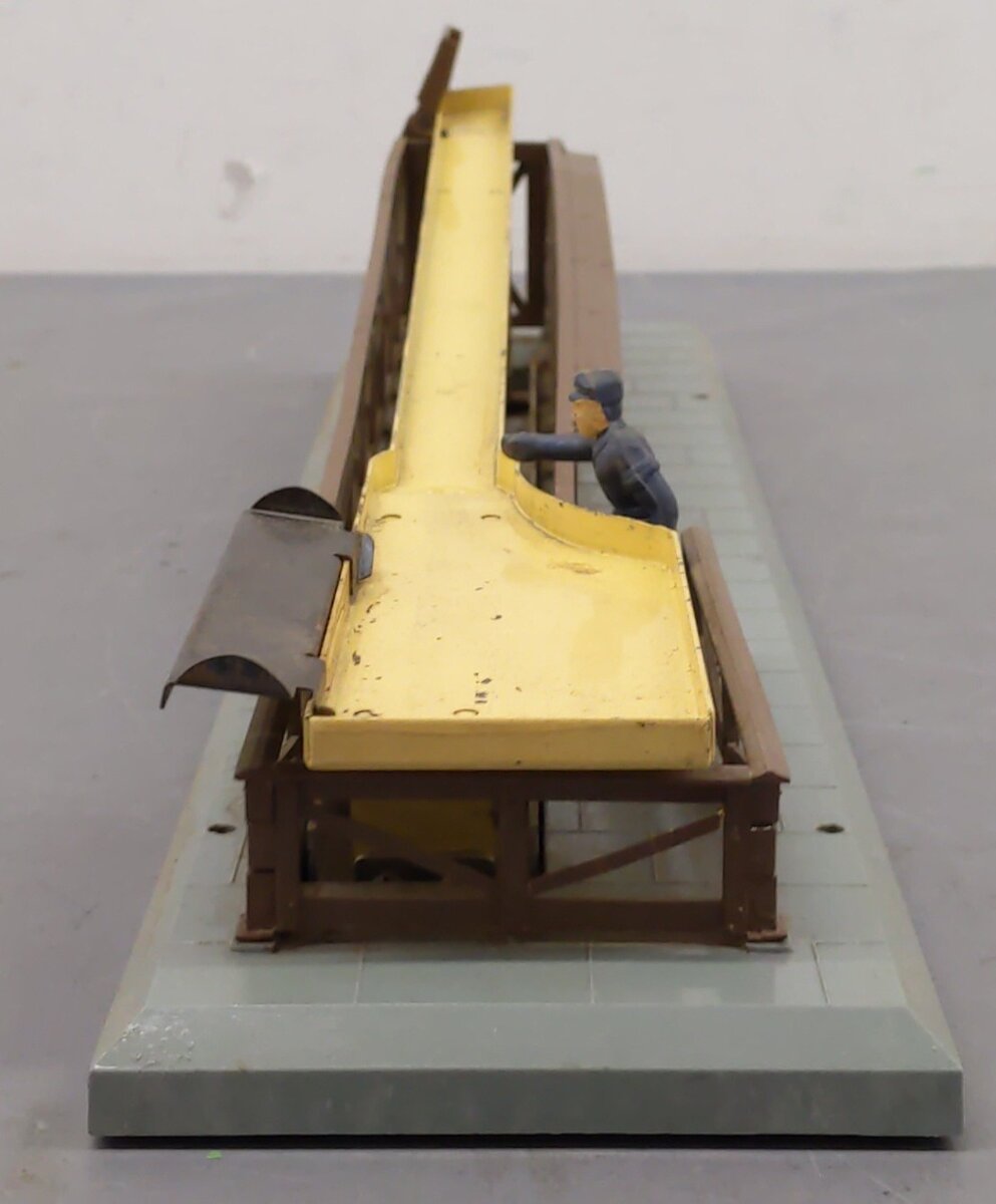 Lionel 362 Vintage O Operating Barrel Loader Ramp without Barrels VG/Box