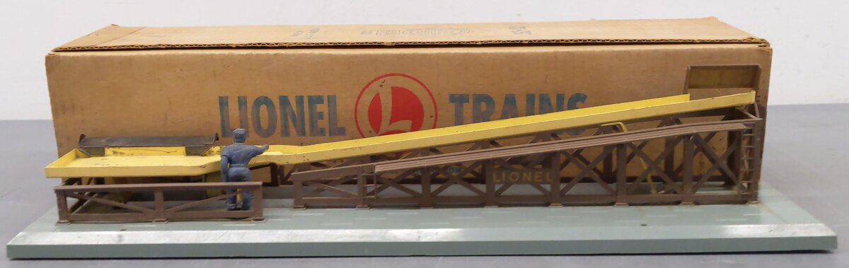 Lionel 362 Vintage O Operating Barrel Loader Ramp without Barrels VG/Box