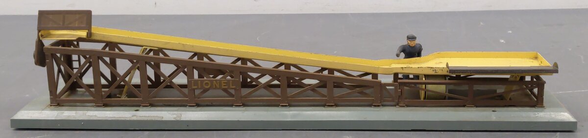 Lionel 362 Vintage O Operating Barrel Loader Ramp without Barrels VG/Box