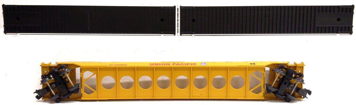 MTH 20-95007 O Gauge Union Pacific Husky Stack Car w/ Containers #2520028 EX/Box