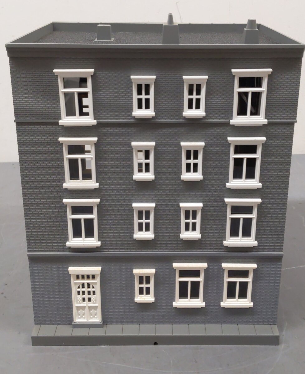 MTH 30-9013 O Four Story Office Supply Building LN/Box