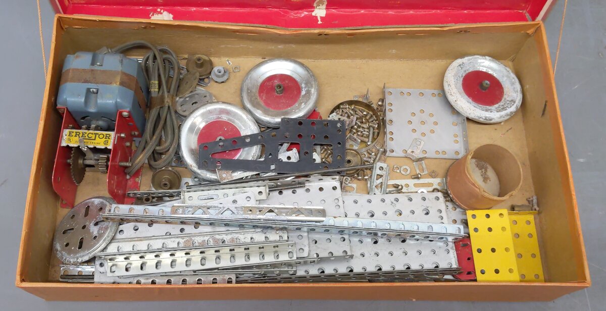 Gilbert 6 1/2 Vintage S Erector Set/Box
