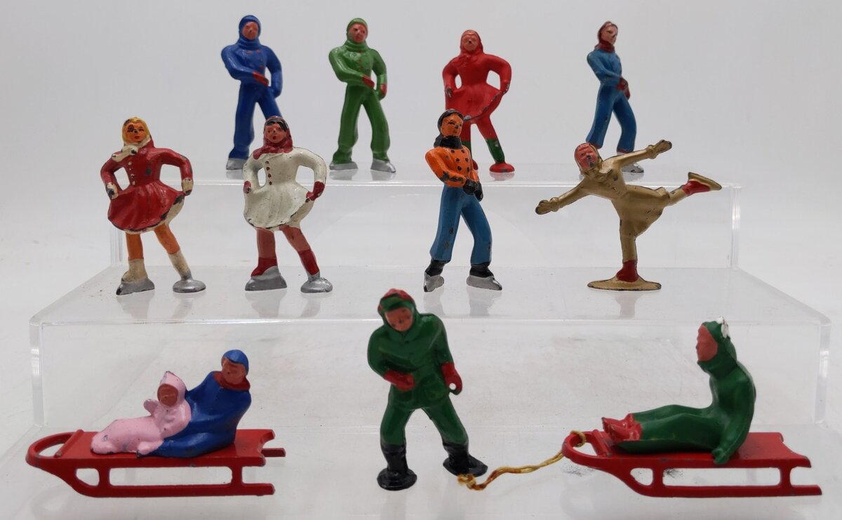 Vintage Lead Ice Skating Figures & Sleds [13] EX