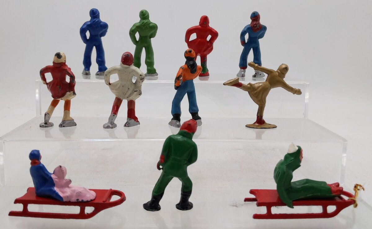 Vintage Lead Ice Skating Figures & Sleds [13] EX
