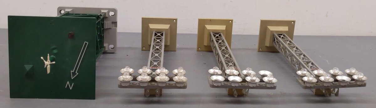 Lionel 192/195 Vintage O Operating Control Tower & Flood Lights [4] VG