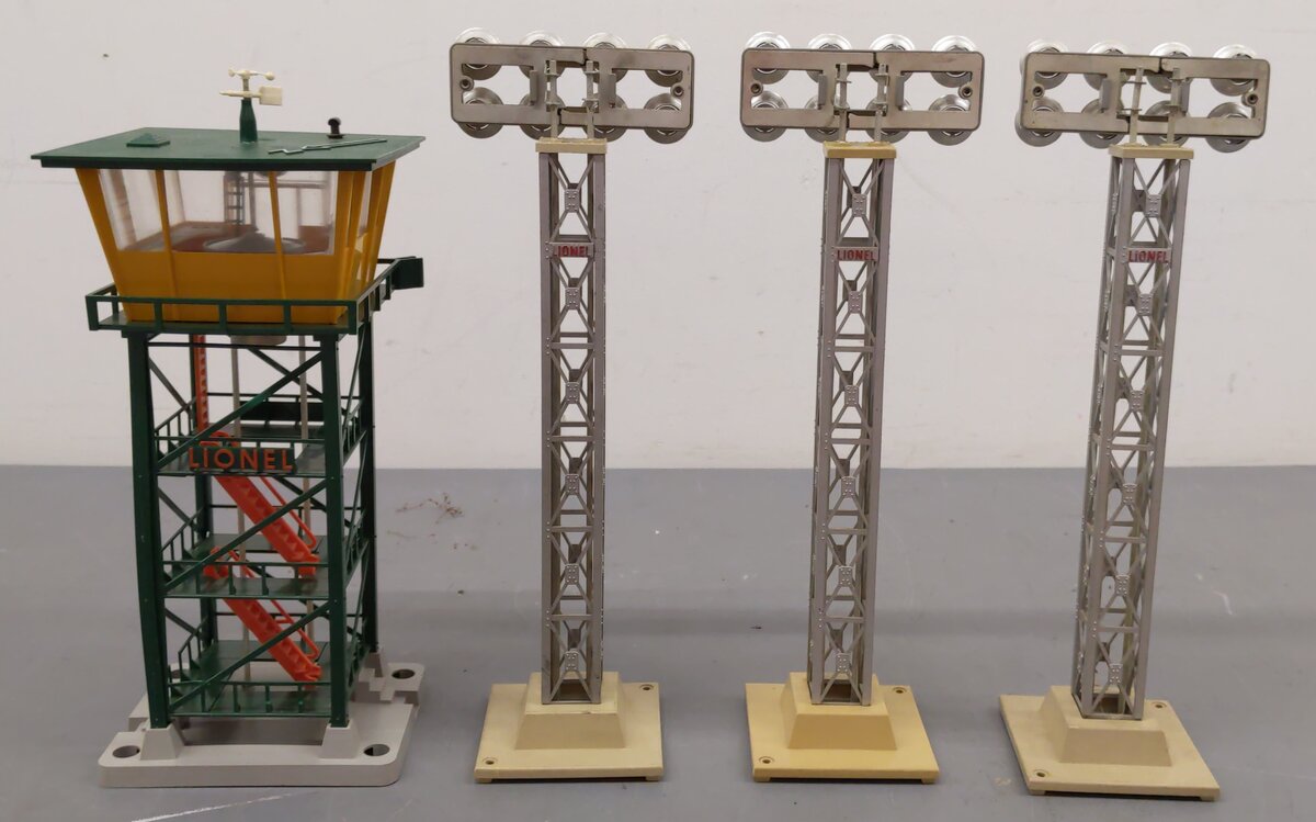 Lionel 192/195 Vintage O Operating Control Tower & Flood Lights [4] VG