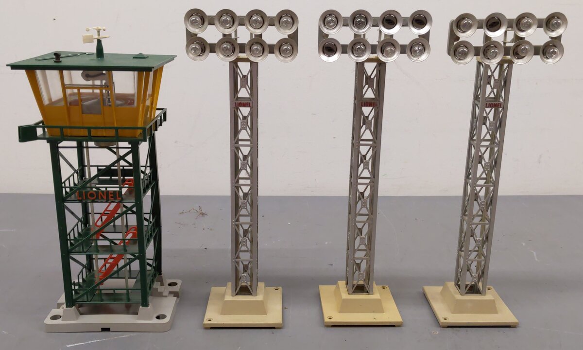 Lionel 192/195 Vintage O Operating Control Tower & Flood Lights [4] VG