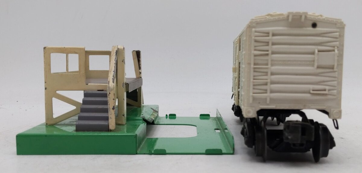 Lionel 3472 O Vintage Operating Milk Car with Platform EX/Box