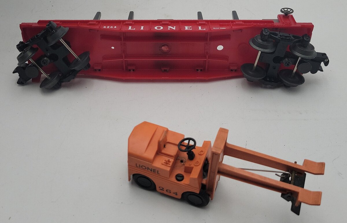 Lionel 264 Vintage O Operating Forklift Platform with 6264 Lumber Car VG