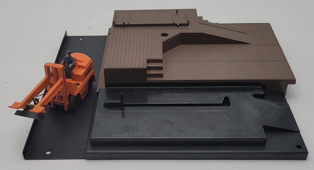 Lionel 264 Vintage O Operating Forklift Platform with 6264 Lumber Car VG