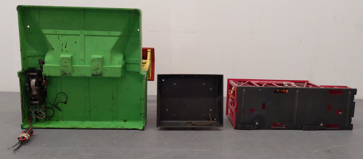 Lionel 98/164/395 Vintage O Gauge Lumber Loader, Coal House, & Icing Station [3]