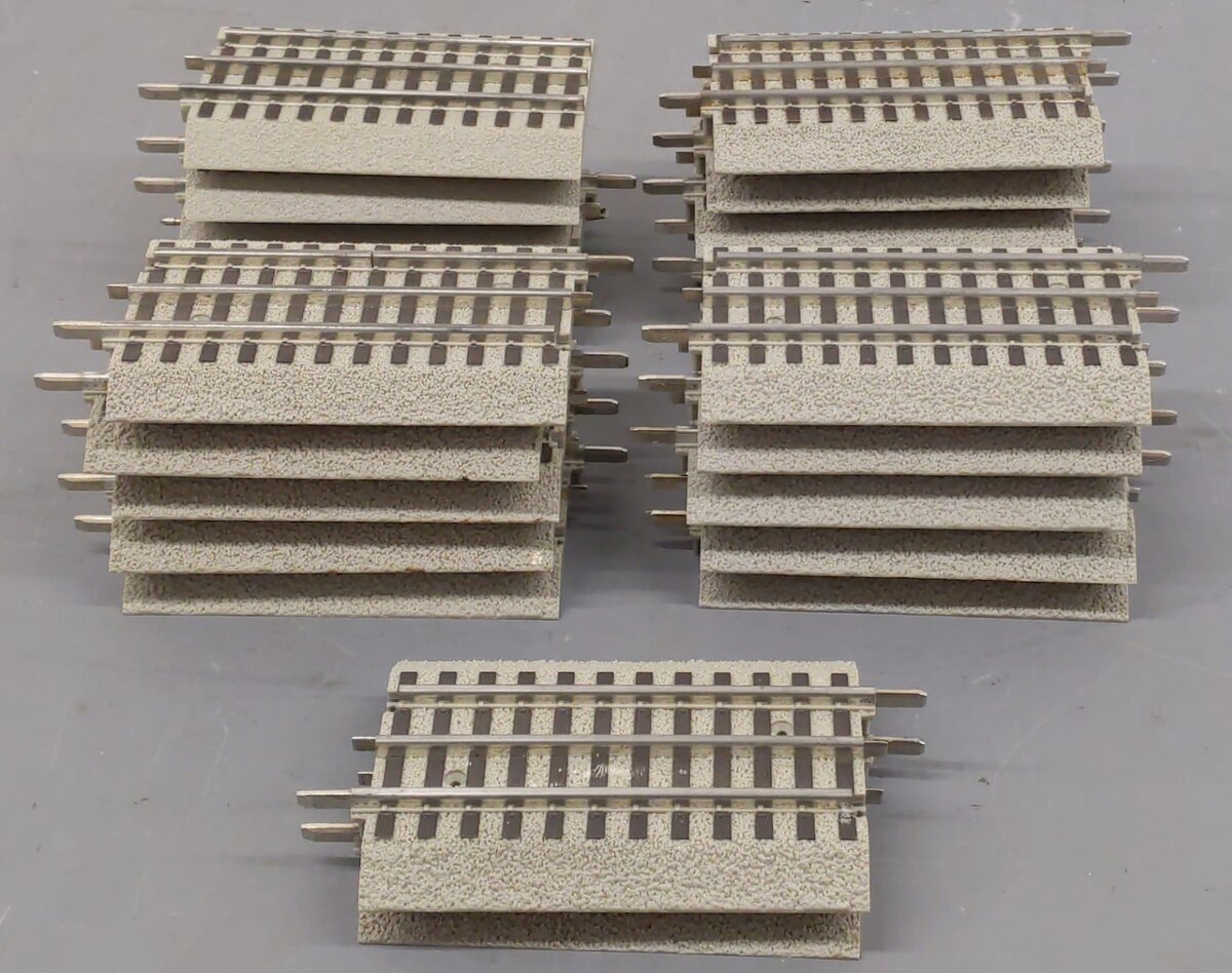 Lionel 6-12024 O Gauge 5" Straight FasTrack Sections (22) VG