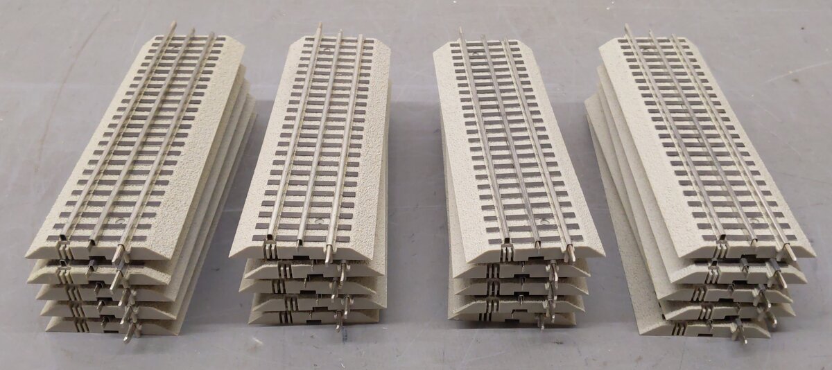 Lionel 6-12014 FasTrack 10 Inch Straight Track (20) VG