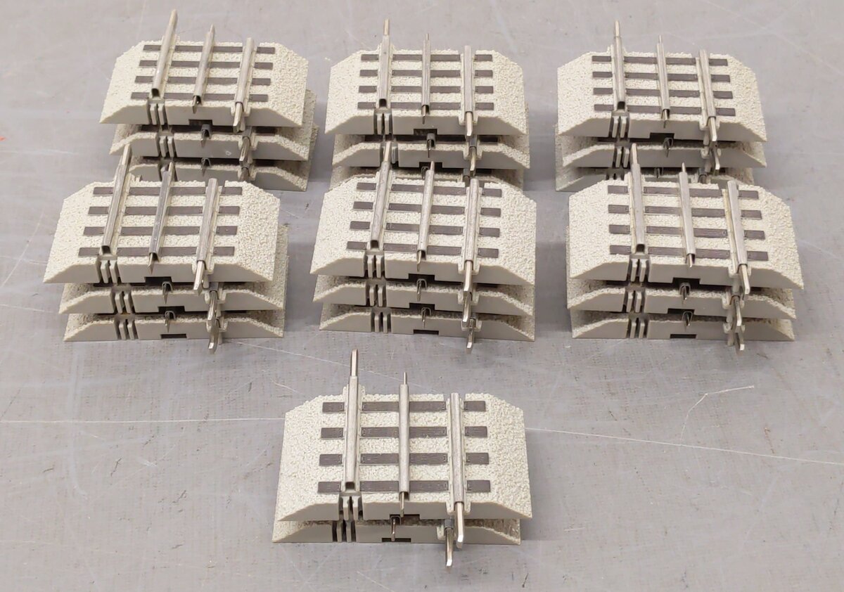 Lionel 6-12026 FasTrack 1-3/4 Inch Straight Track (20) VG