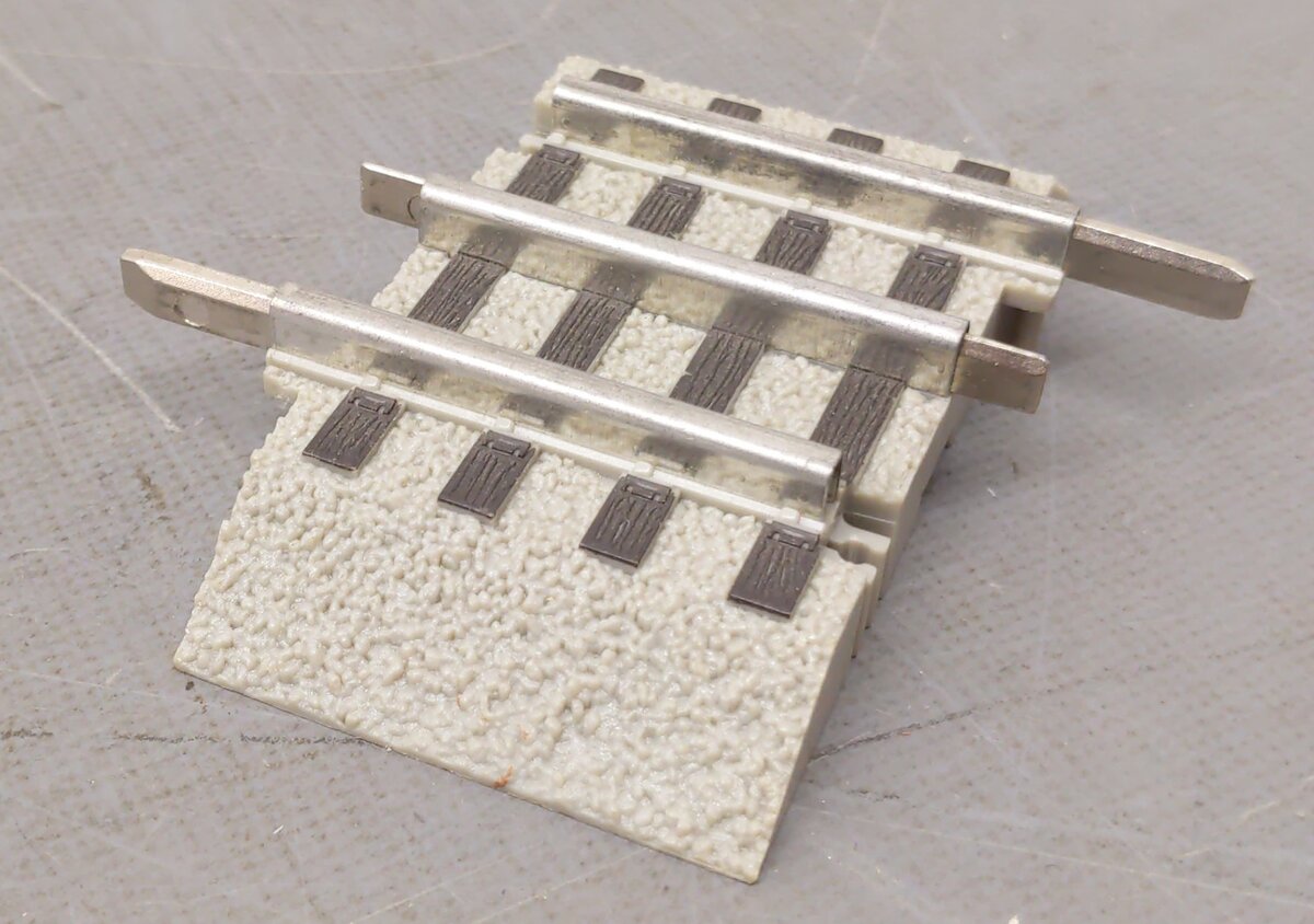 Lionel 6-12026 FasTrack 1-3/4 Inch Straight Track (20) VG
