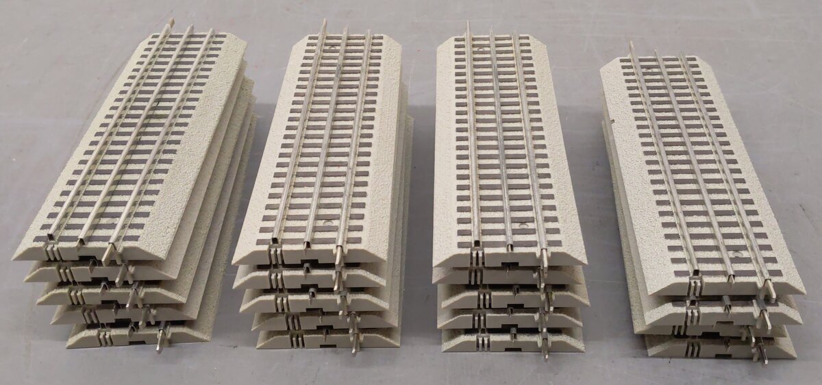 Lionel 6-12014 FasTrack 10 Inch Straight Track (19) VG