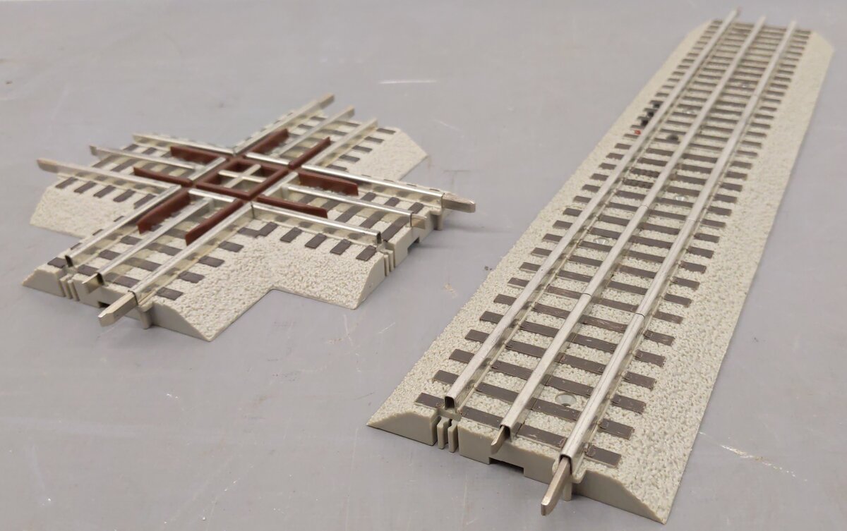 Lionel O Gauge Fastrack Sections #6-12019,6-12054,6-37110,6-12020,6-84373 [9] VG