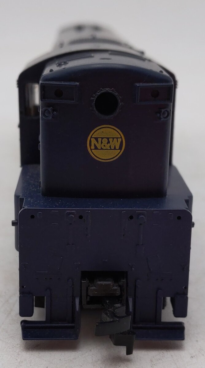 Athearn 04324 HO Scale N&W Trainmaster Dummy Diesel Locomotive #164 VG/Box