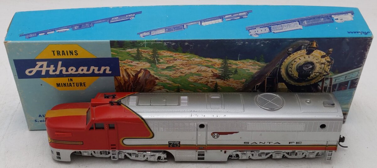 Athearn 3305 HO Scale Santa Fe PA-1 Powered Diesel Locomotive #75 VG/Box
