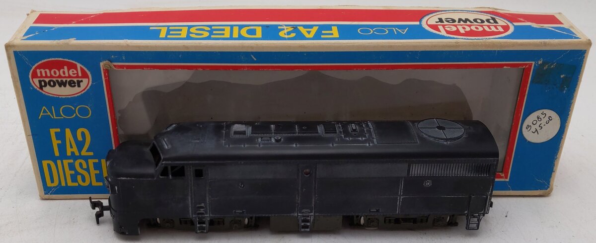 Model Power 822 HO Scale Undecorated Diesel Locomotive VG/Box