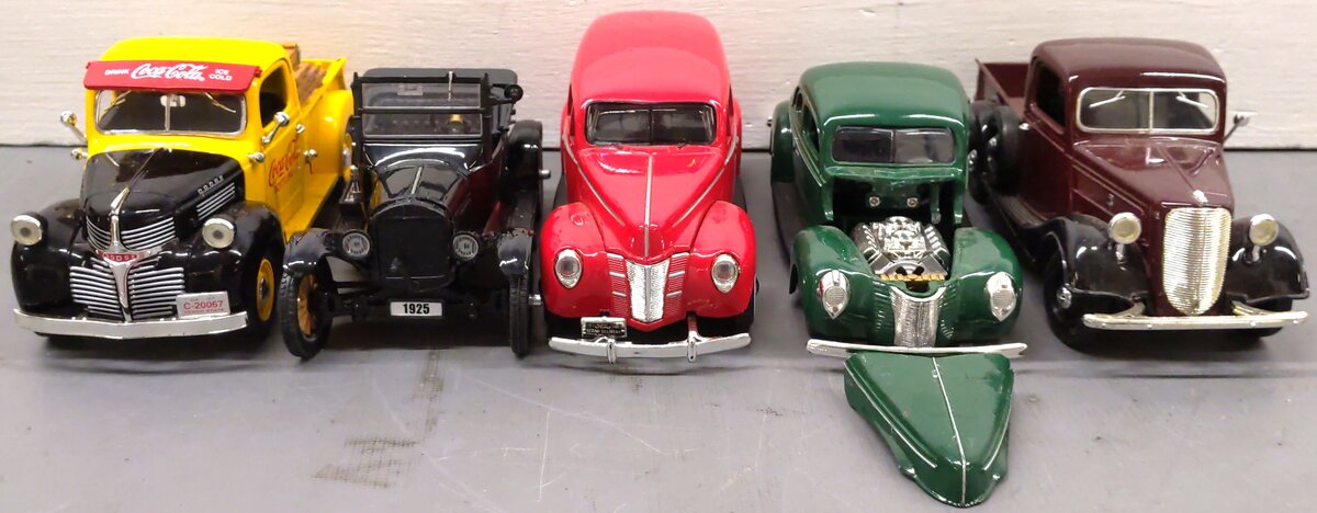 Assorted 1:24 Scale Vehicle Trucks [5] EX