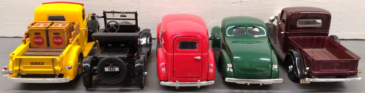 Assorted 1:24 Scale Vehicle Trucks [5] EX
