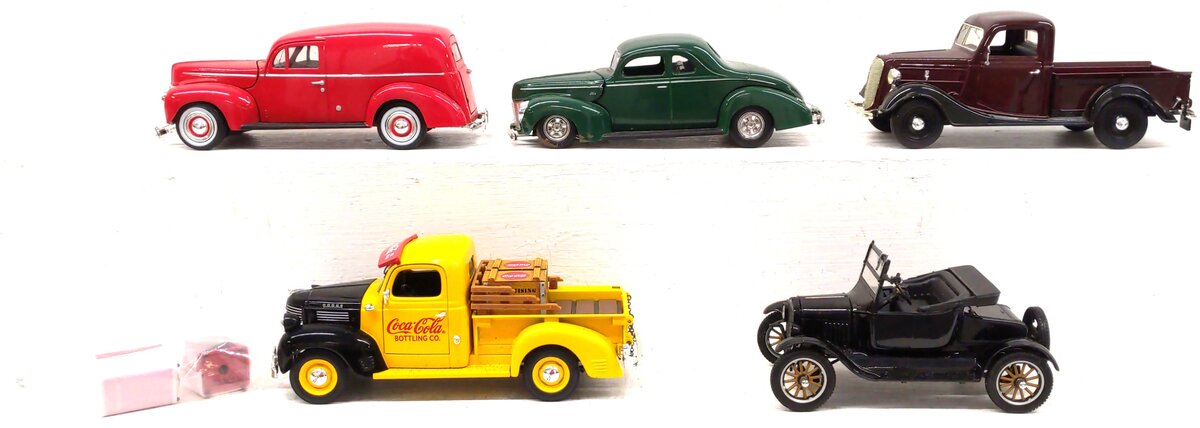 Assorted 1:24 Scale Vehicle Trucks [5] EX