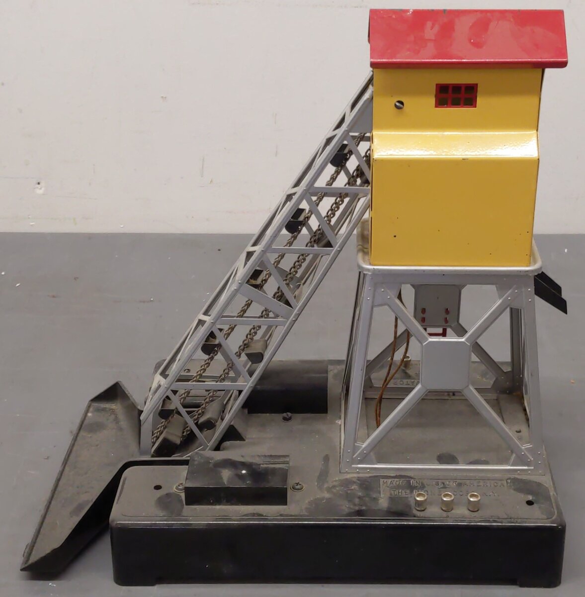 Lionel 97 Vintage O Operating Coal Elevator Loader VG/Box