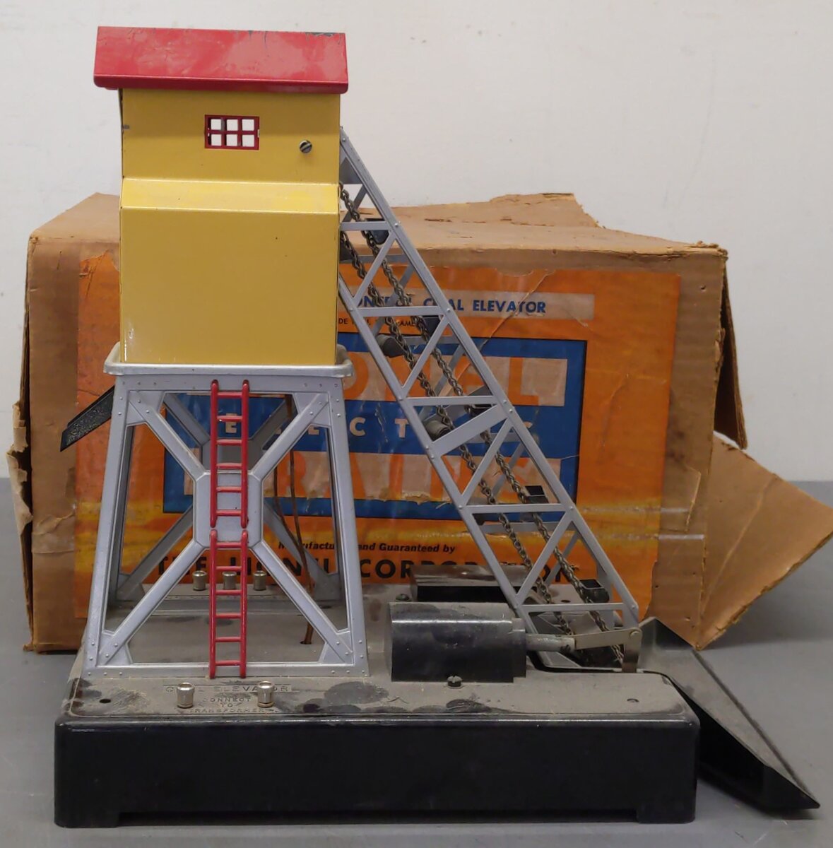 Lionel 97 Vintage O Operating Coal Elevator Loader VG/Box