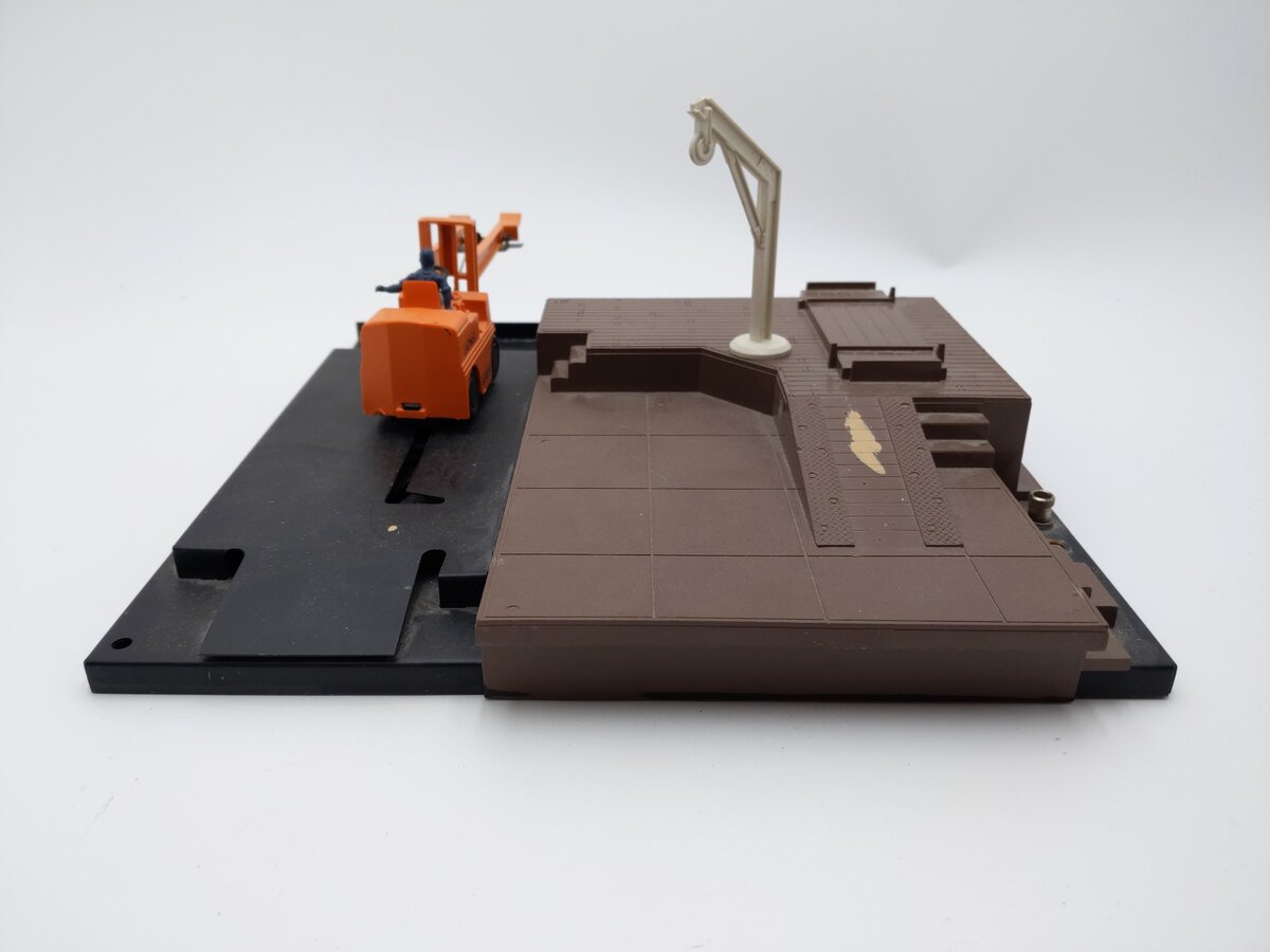 Lionel 264 Vintage O Operating Forklift Platform without Flatcar