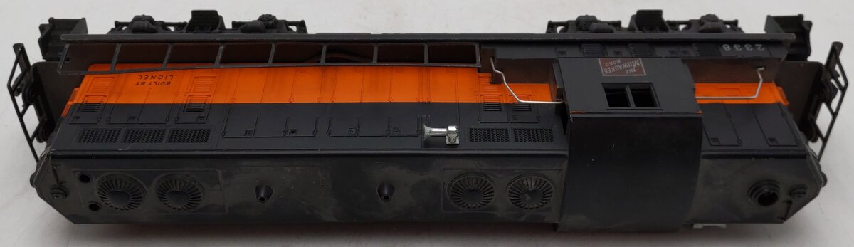 Lionel 2338 Vintage O Gauge Milwaukee Road Powered GP-7 Diesel Locomotive VG/Box