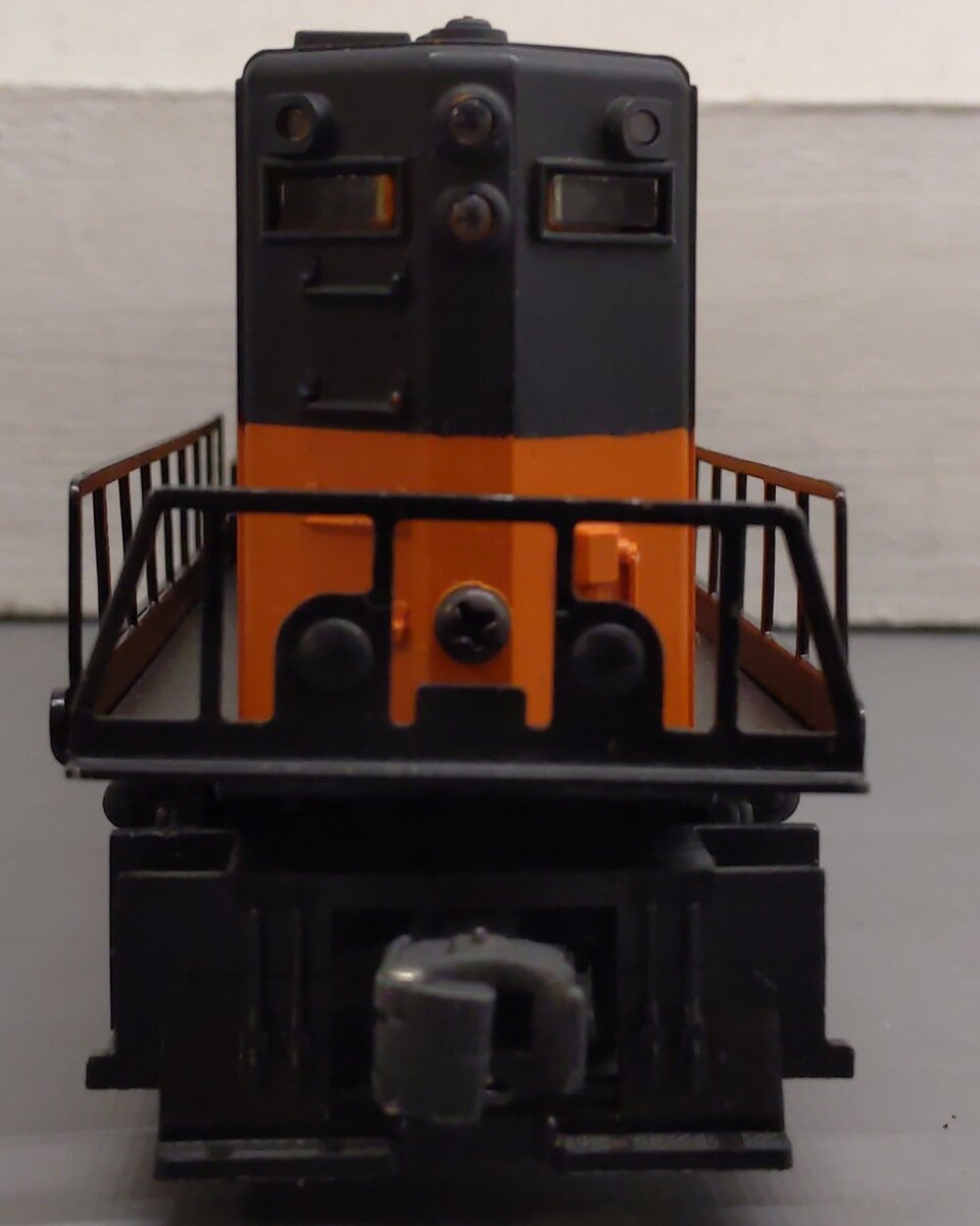 Lionel 2338 Vintage O Gauge Milwaukee Road Powered GP-7 Diesel Locomotive VG/Box
