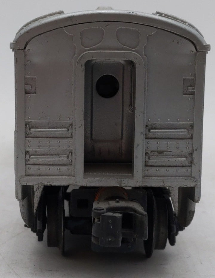 Lionel 2422 Vintage O Lionel Lines Chatham Lighted Pullman Car with Silver Roof VG