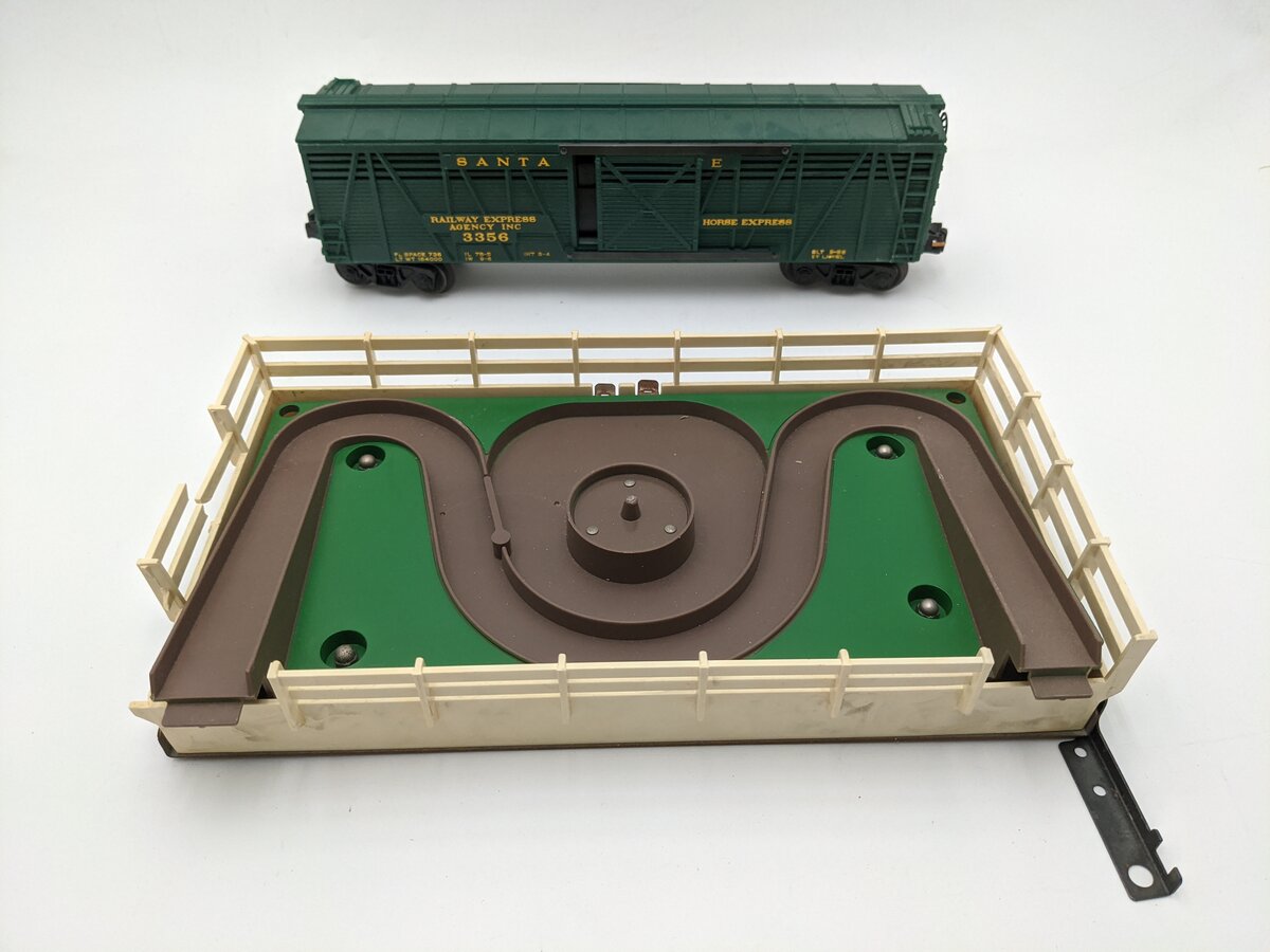 Lionel 3356 Vintage O Santa Fe Operating Horse Car & Platform