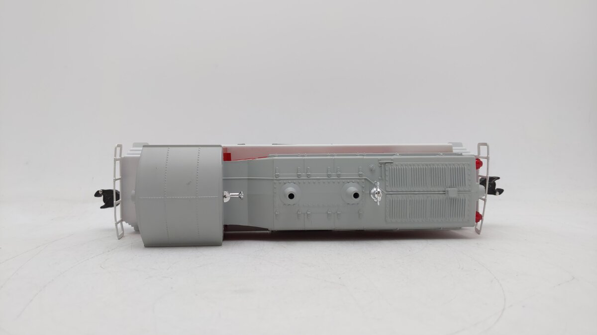 Lionel 6-8057 O Gauge Burlington SW1 Switcher #8057 EX/Box