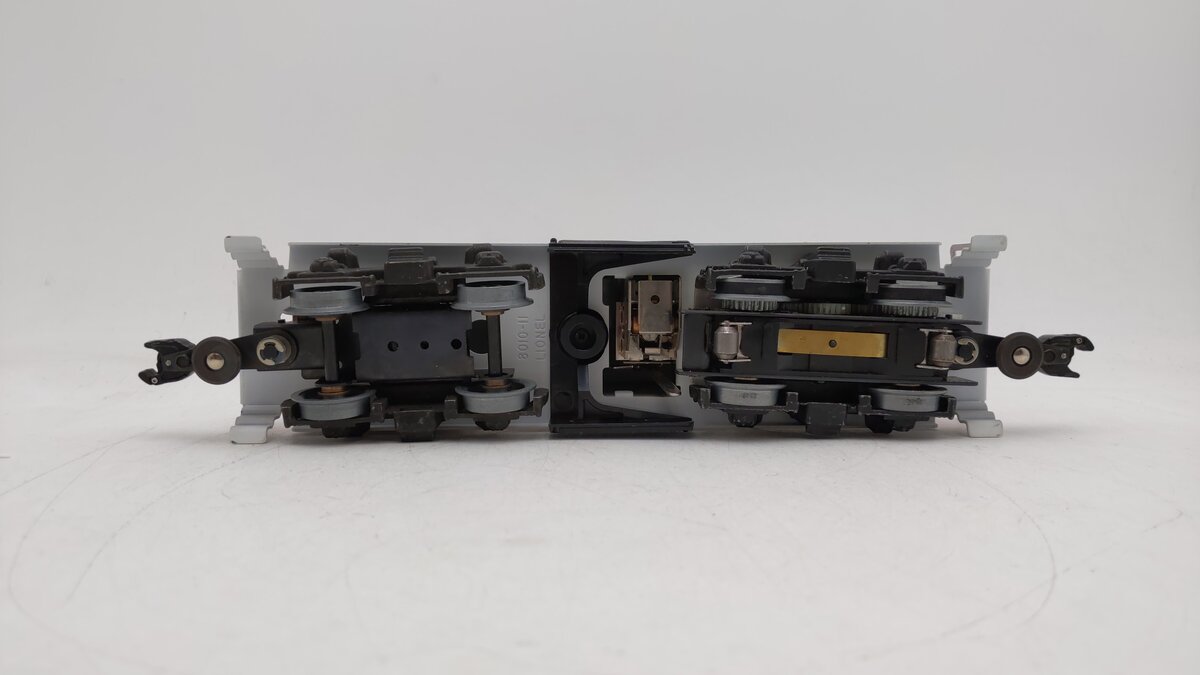 Lionel 6-8057 O Gauge Burlington SW1 Switcher #8057 EX/Box