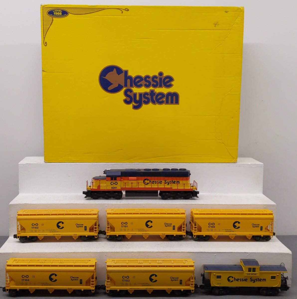 Lionel 6-11705 O Gauge Chessie System Diesel Freight Train Set EX/Box