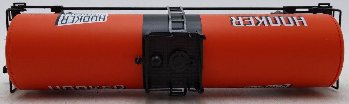 Lionel 6-17909 O Gauge Hooker Chemicals Unibody Tank Car EX/Box