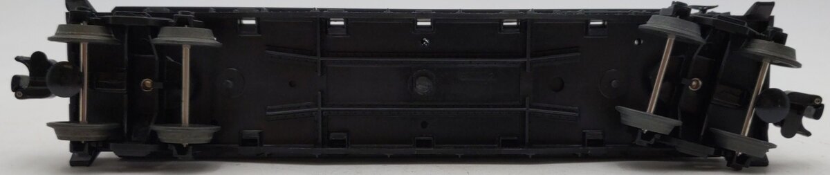 Lionel 6-16941 Atchison, Topeka & Santa Fe Flatcar with Two Vehicles EX
